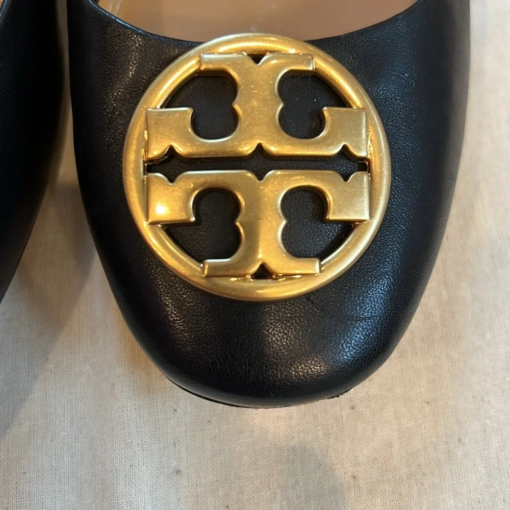 Tory Burch Chelsea Ballet Flat in Black with Gold Signature Logo - Picture 14 of 14